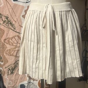 Le Lis Cream Mini Skirt